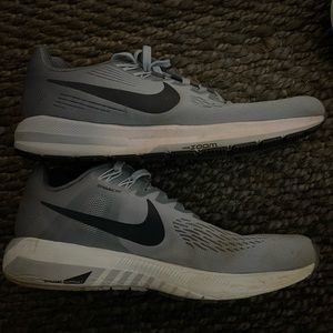 Women’s Nike zoom structure size 8